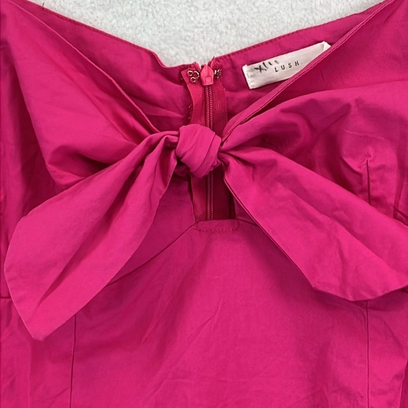 Lush Maxi Dress Sz L Fushia Spaghetti Straps
Front Tie/Bow Side Slit Like New - Picture 3 of 8